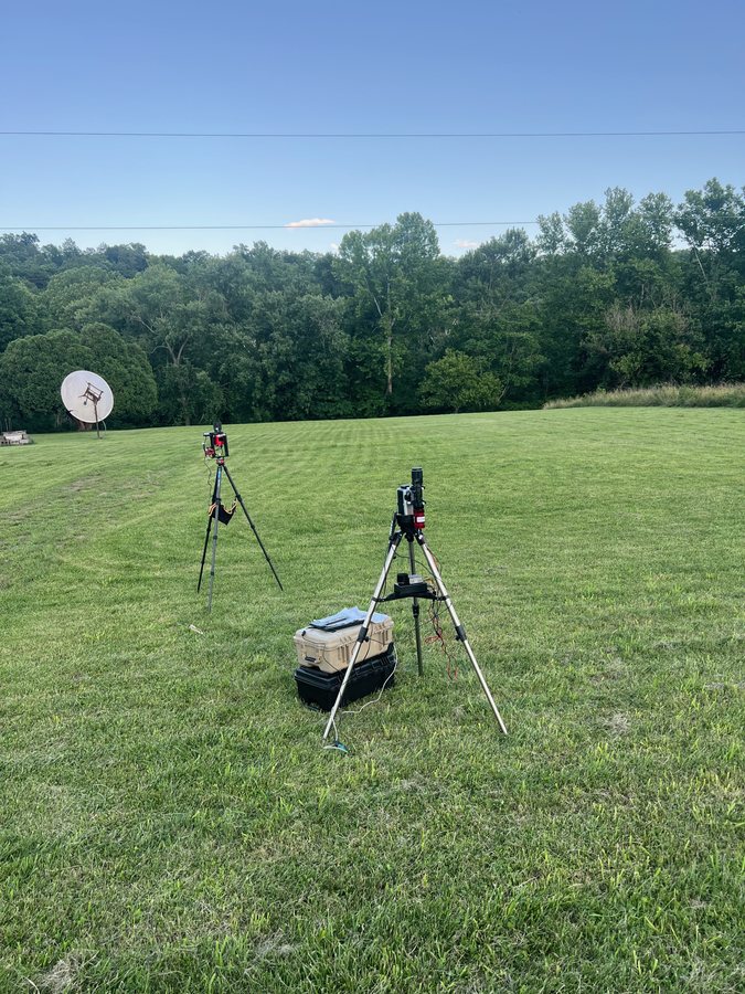 Daytime field-measurement setup with spectrometers